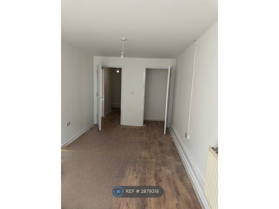 Property photo 3 of 6 Master Bedroom