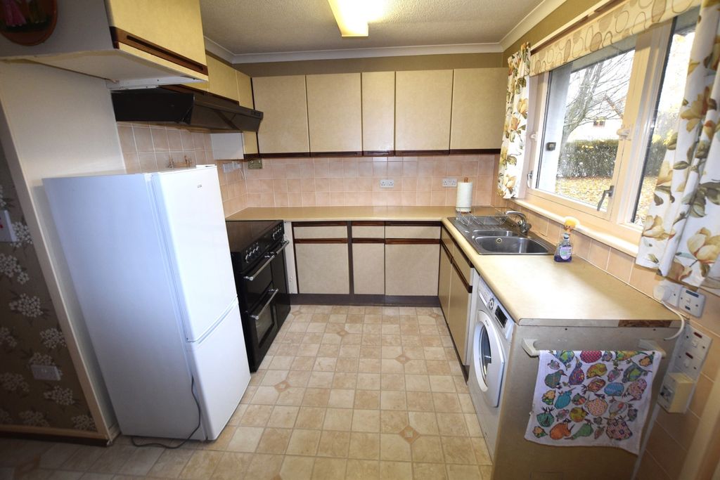 Property photo 2 of 28