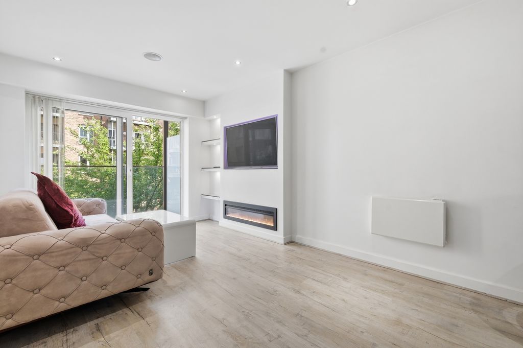 Property photo 2 of 13 13_Img_8814