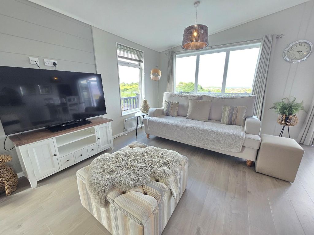 Property photo 2 of 30 Lounge 2.Jpg