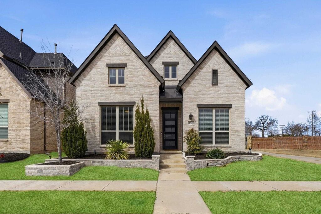 Property photo 1 of 31