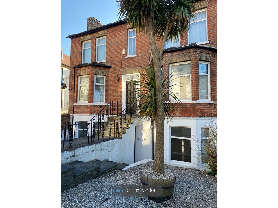 Property photo 1 of 15 Top Floor Flat