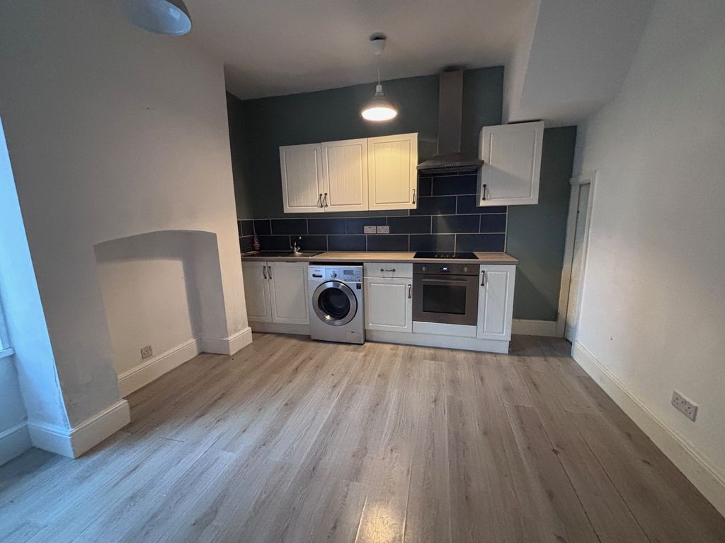 Property photo 3 of 6 Kitchen