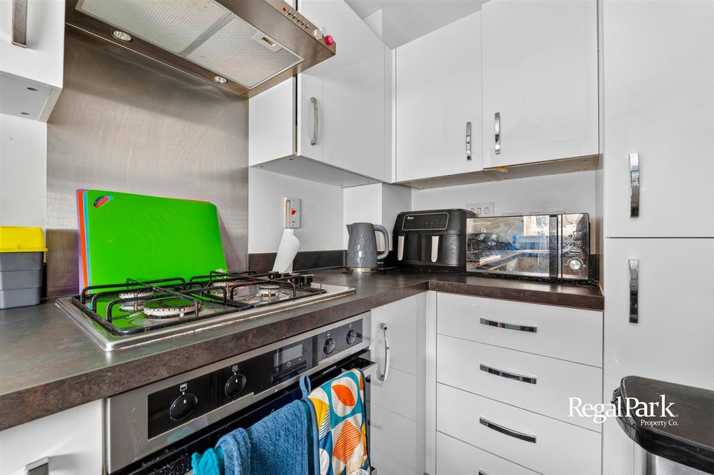 Property photo 2 of 18 Kitchen