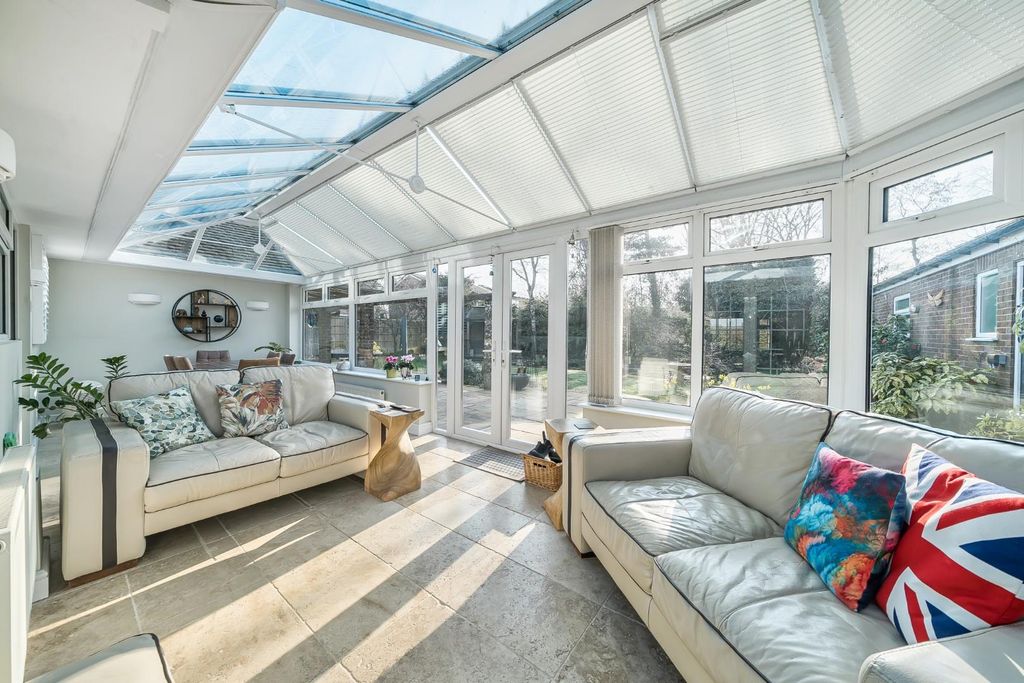 Property photo 3 of 18 1-69A960F99c89d-1406450-7-69A8169B3Fdc2-1.Jpg