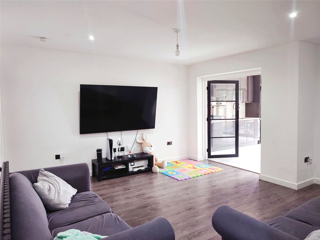 Property photo 3 of 12 Picture No. 15