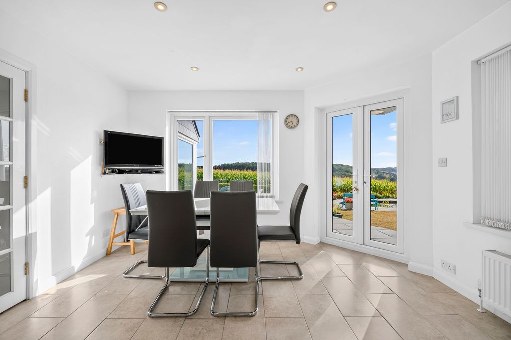 Property photo 3 of 26 Pbox-Img.Jpg