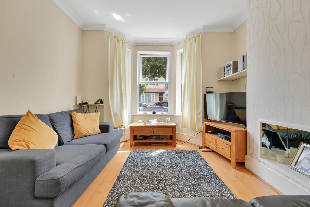Property photo 2 of 28