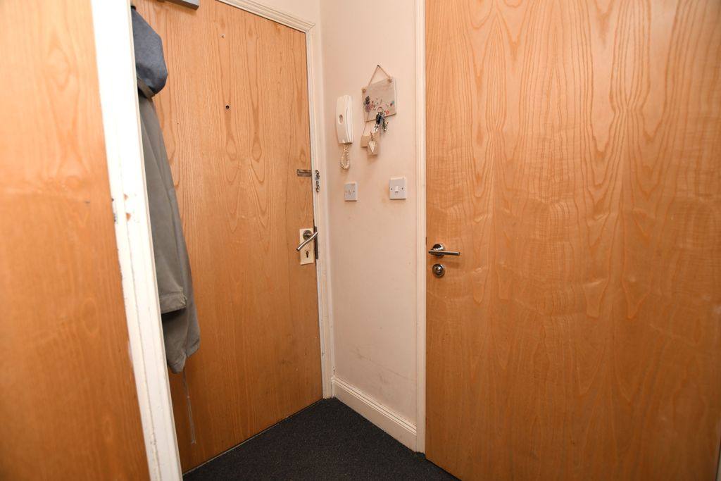 Property photo 3 of 8 Photo 1