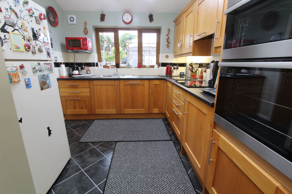Property photo 3 of 44