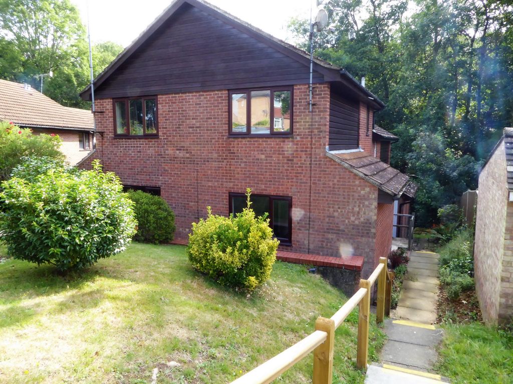 Property photo 1 of 10 Front