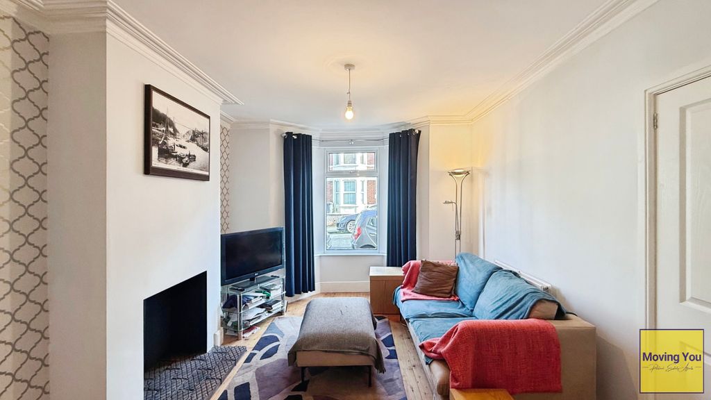 Property photo 3 of 24 Lounge