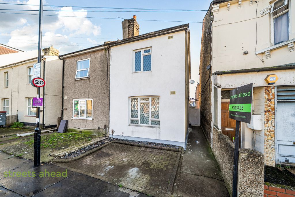 Property photo 1 of 18 5Bcbbf06-B902-4c6...