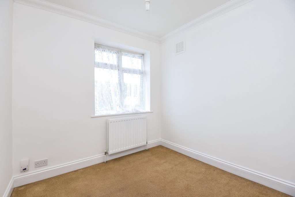 Property photo 2 of 9 Bedroom