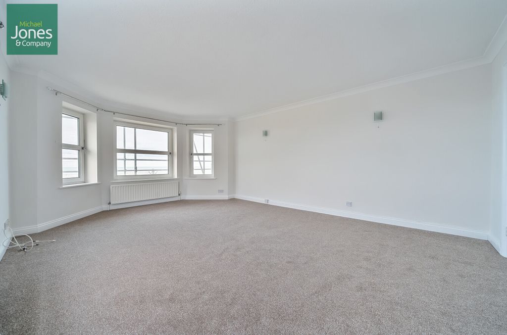 Property photo 3 of 10 Living Room