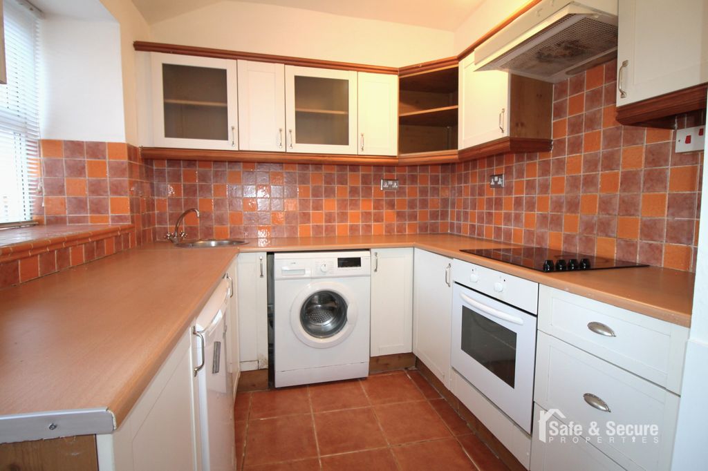 Property photo 2 of 6 Kitchen