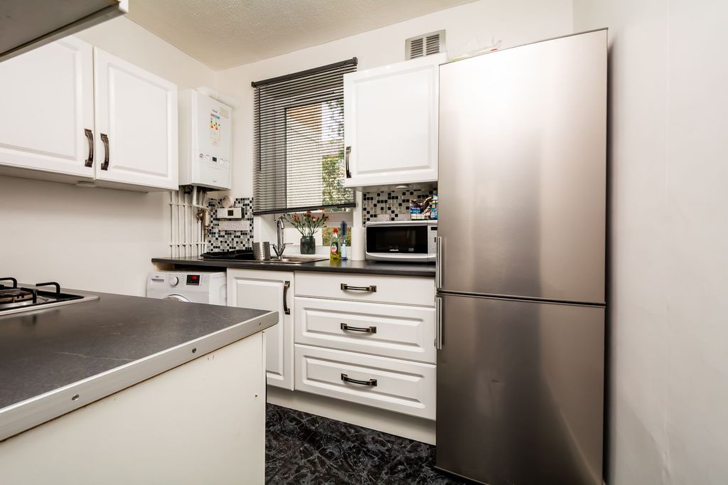 Property photo 2 of 24 Kitchen