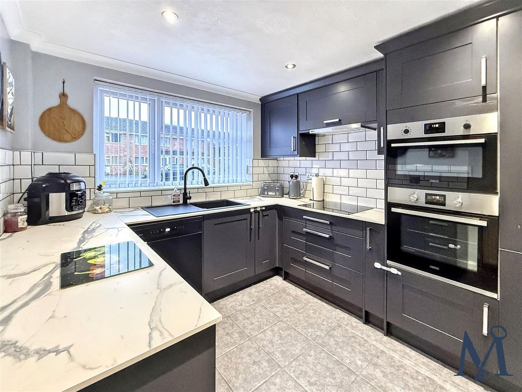 Property photo 2 of 21 Kitchen