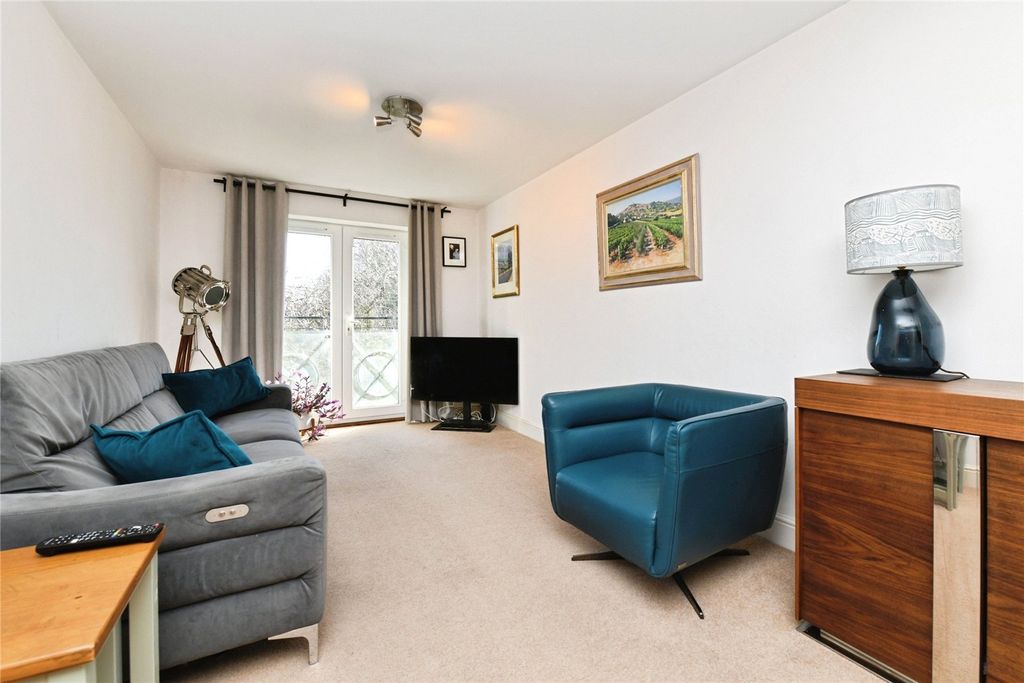 Property photo 3 of 18 Interior