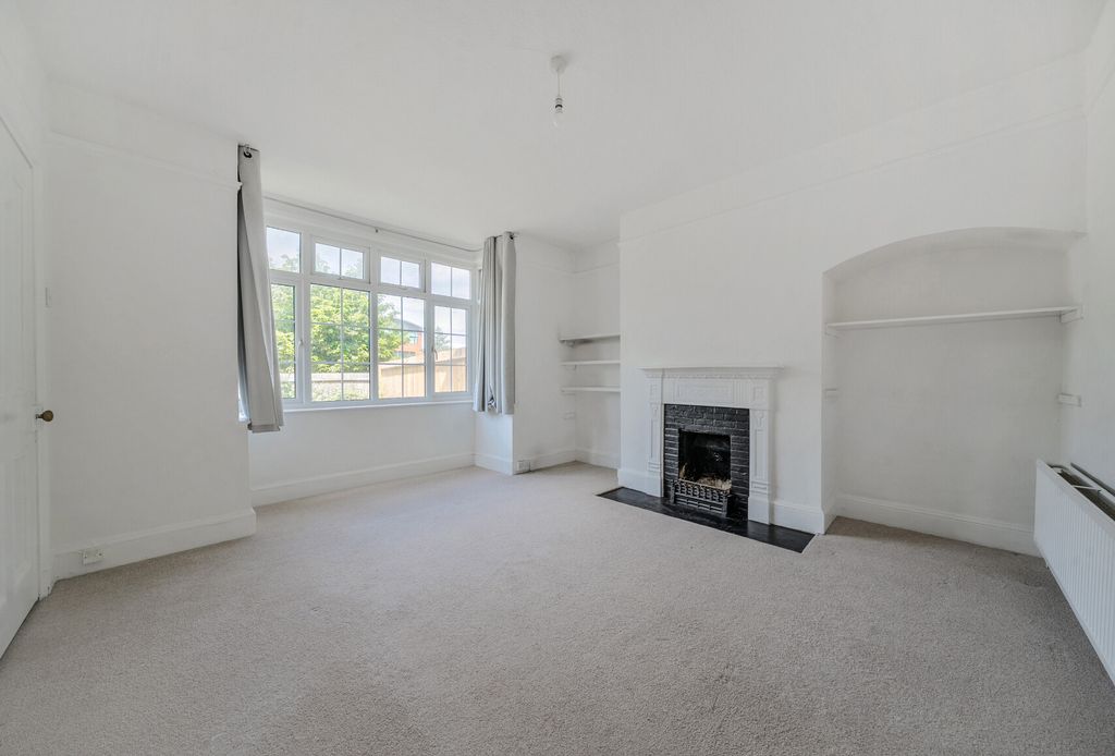 Property photo 3 of 14 1311208-19-68516B...