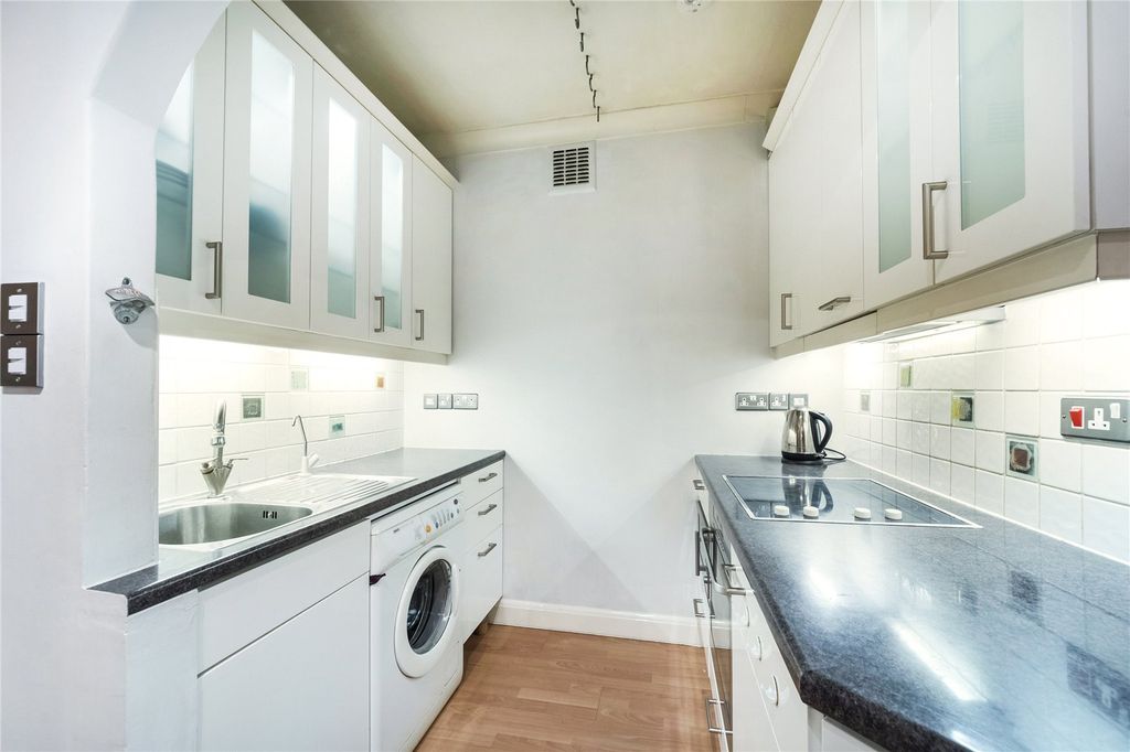Property photo 3 of 9 Kitchen