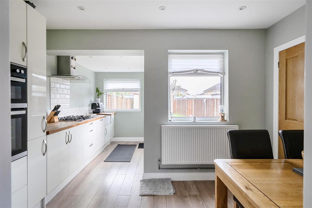 Property photo 1 of 13 1457775-11-6A0De2d017B38.Jpg