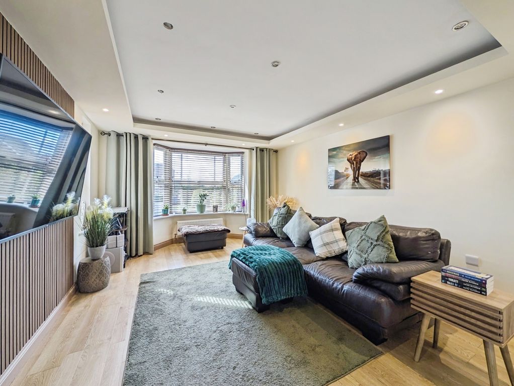 Property photo 3 of 25 Pbox-Img.Jpg