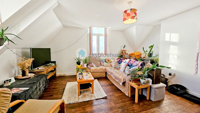 Property photo 1 of 8 Photo 5