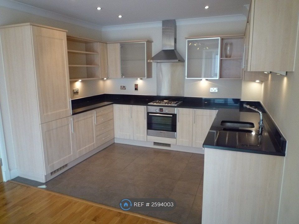 Property photo 2 of 8 Kitchen