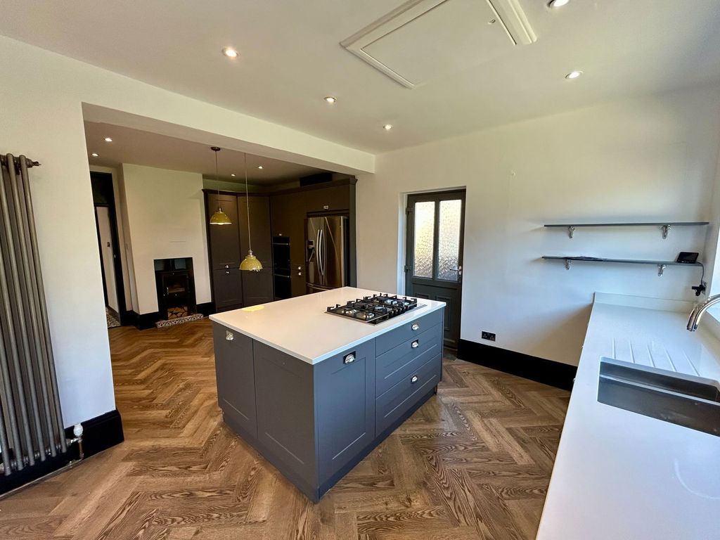 Property photo 3 of 27