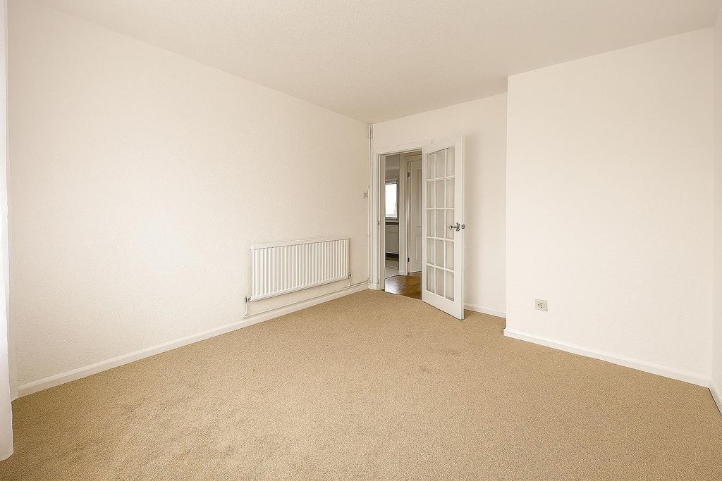 Property photo 3 of 11 Bedroom 1