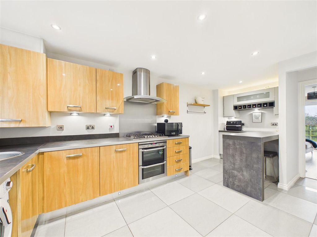 Property photo 2 of 14 Cam03303G0-Pr0312-Still007.Jpg