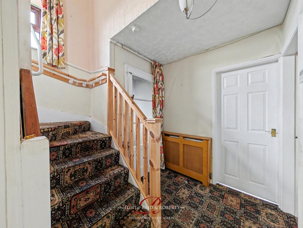 Property photo 2 of 18 Hallway