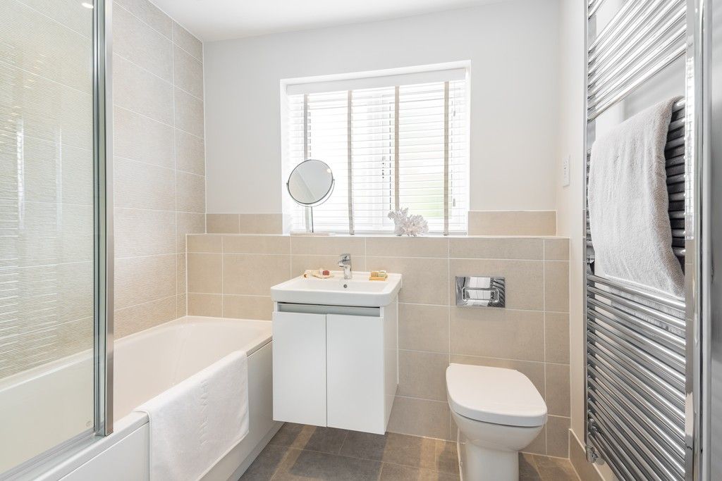 Property photo 3 of 12 The Dandelion, Samuel Gardens Bathroom