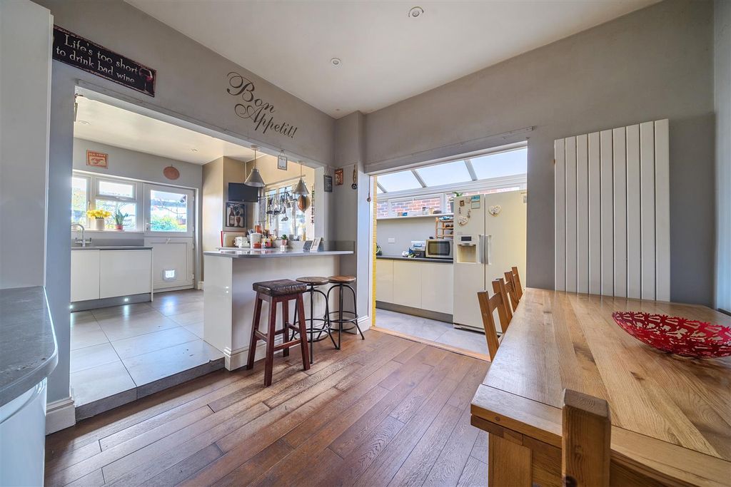 Property photo 3 of 14 Kitchen/Breakfast Room