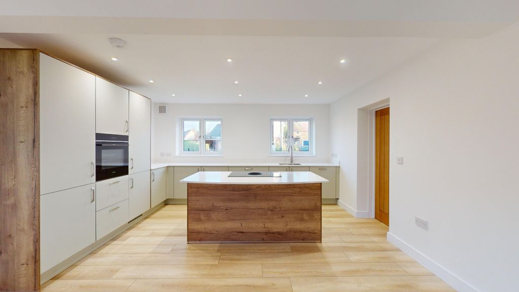 Property photo 2 of 34 3817612