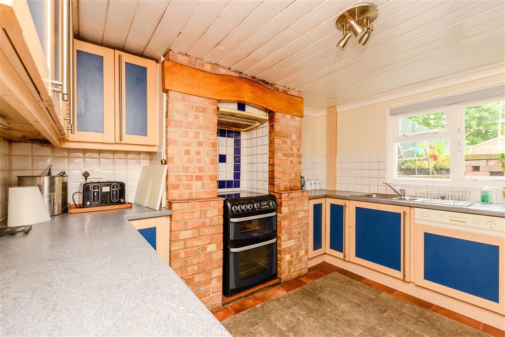 Property photo 2 of 9 Kitchen