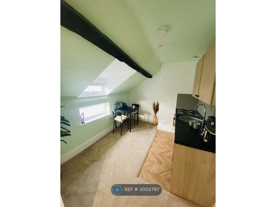 Property photo 3 of 4 Room 6 - £850