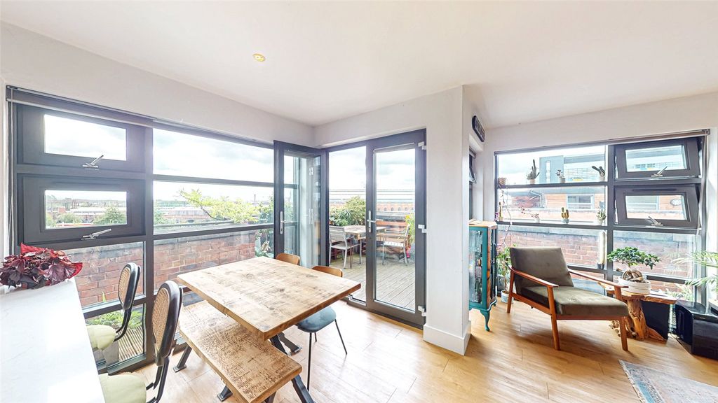 Property photo 3 of 19 Picture No. 01