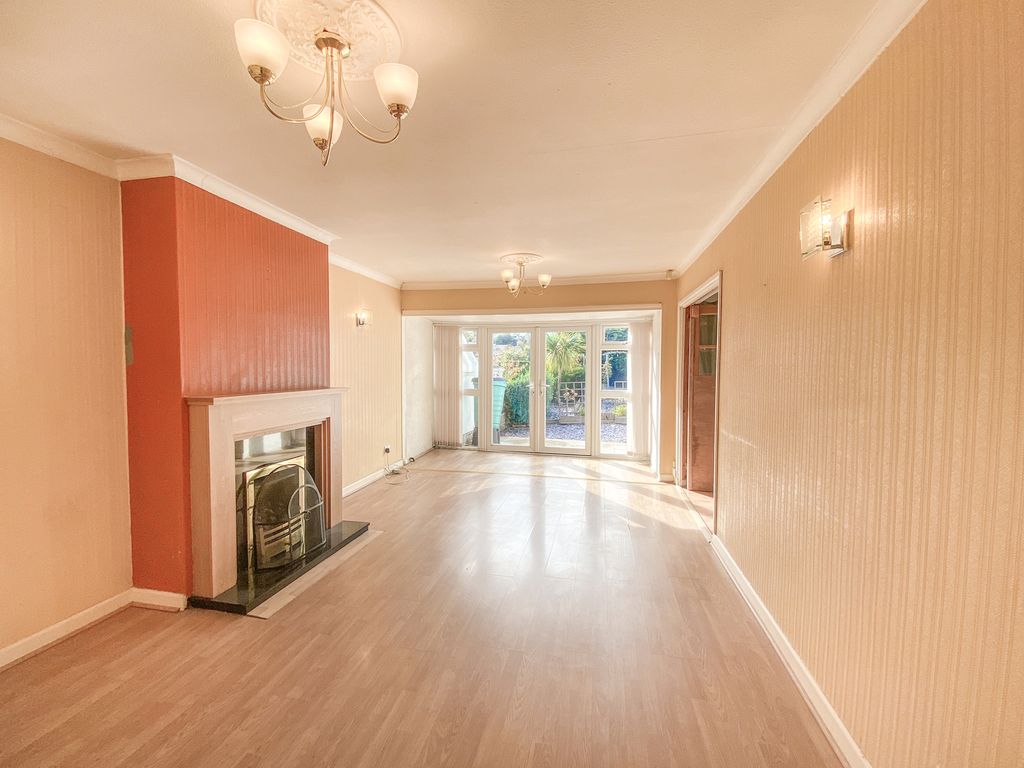 Property photo 2 of 8 Grosvenor Avenue- Lounge