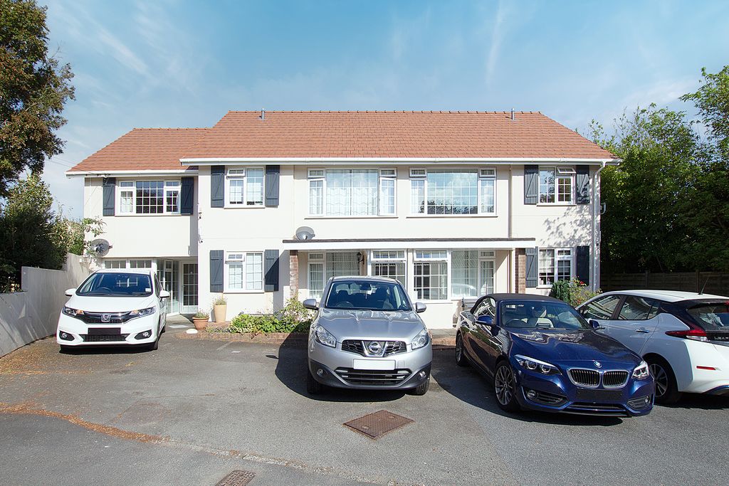 Property photo 1 of 8 Photo 0