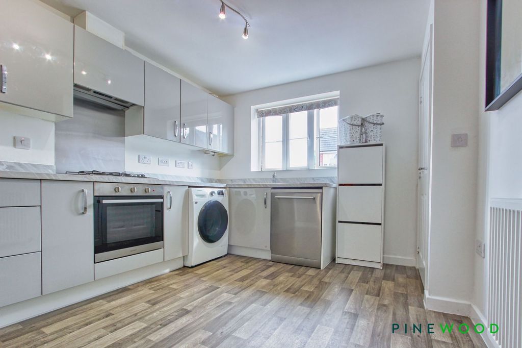 Property photo 3 of 20 Kitchen