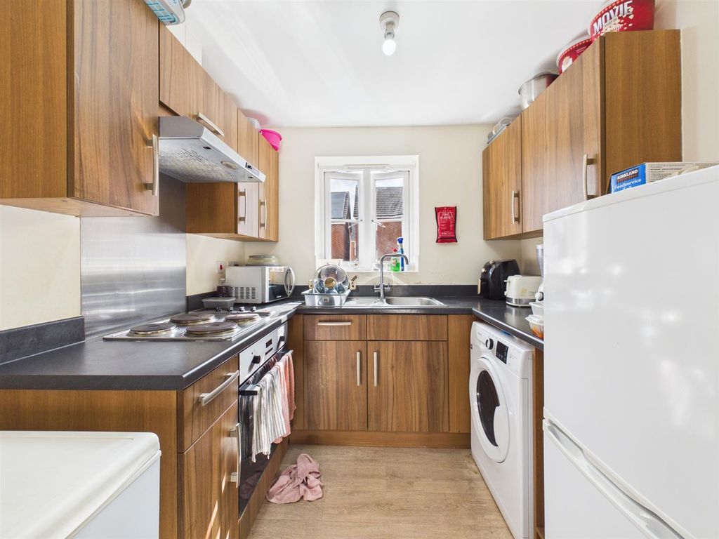 Property photo 3 of 6 Kitchen