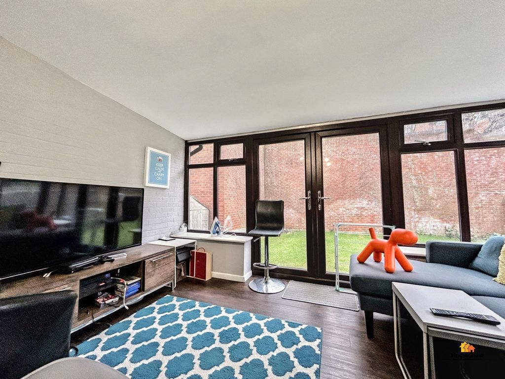 Property photo 2 of 6 Communal Living Room