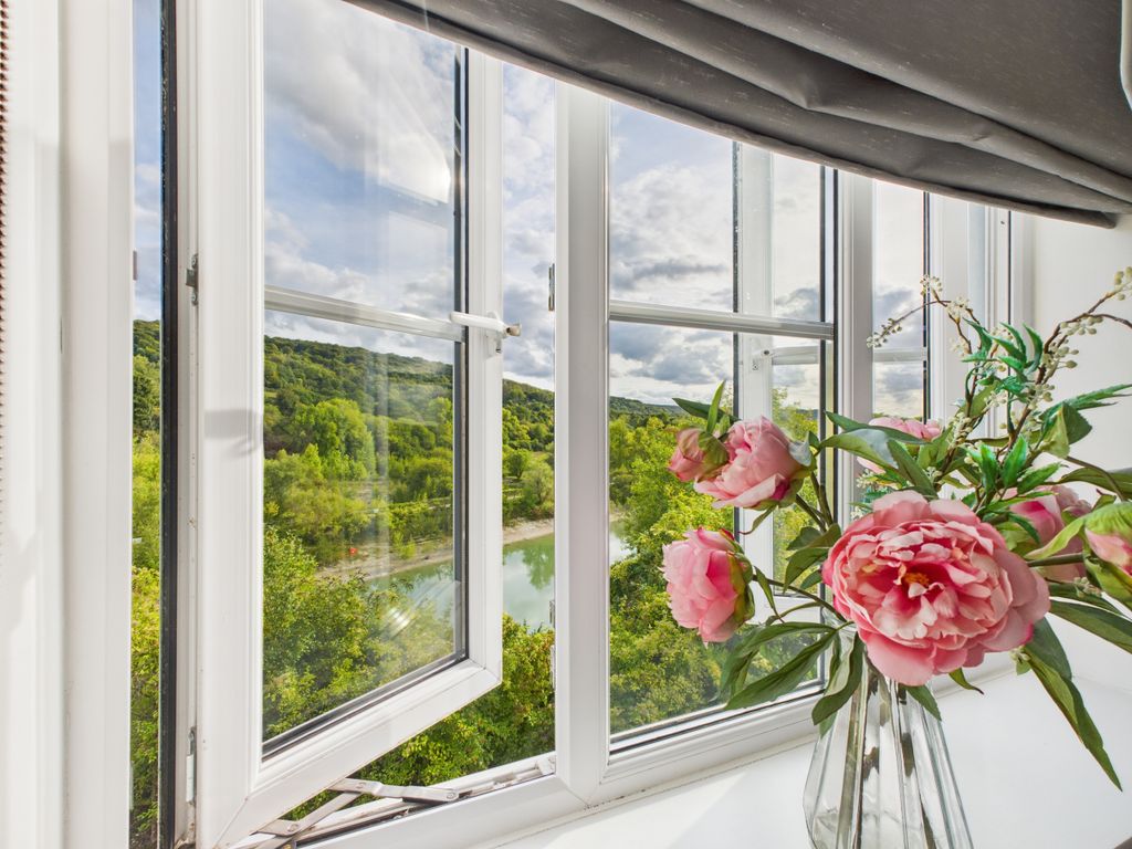 Property photo 2 of 36 Lake View 2