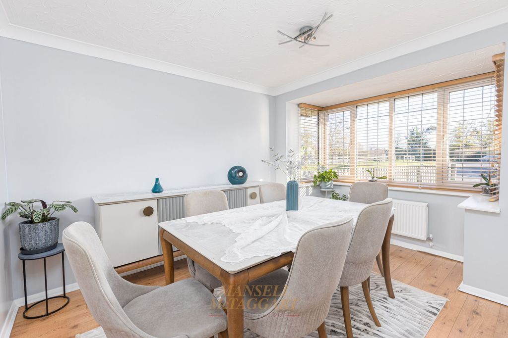 Property photo 2 of 28