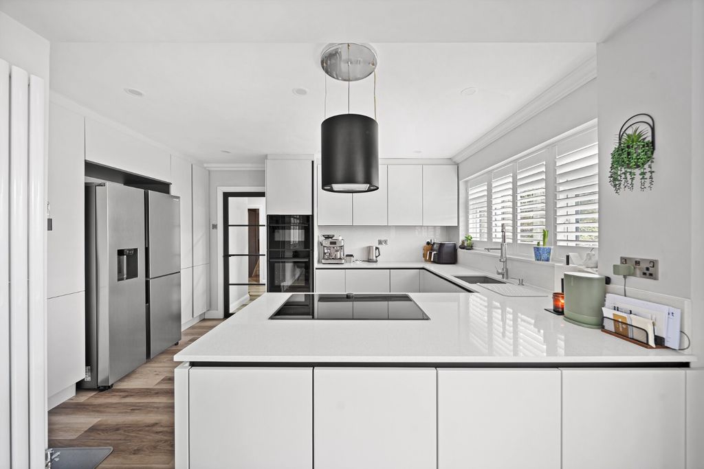 Property photo 2 of 29 4385802