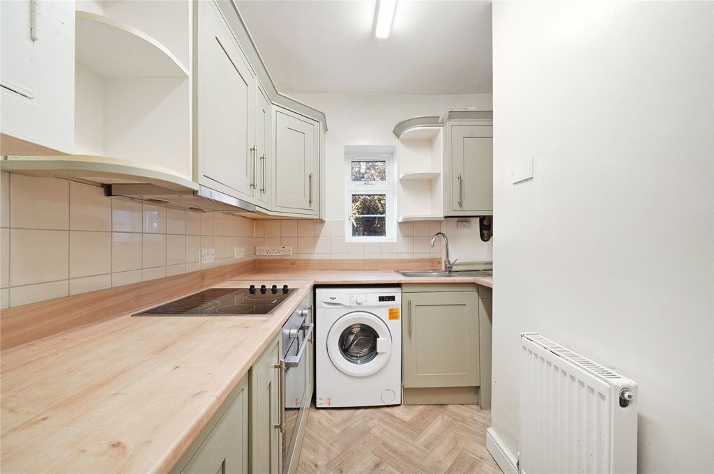 Property photo 2 of 16 Picture No. 32