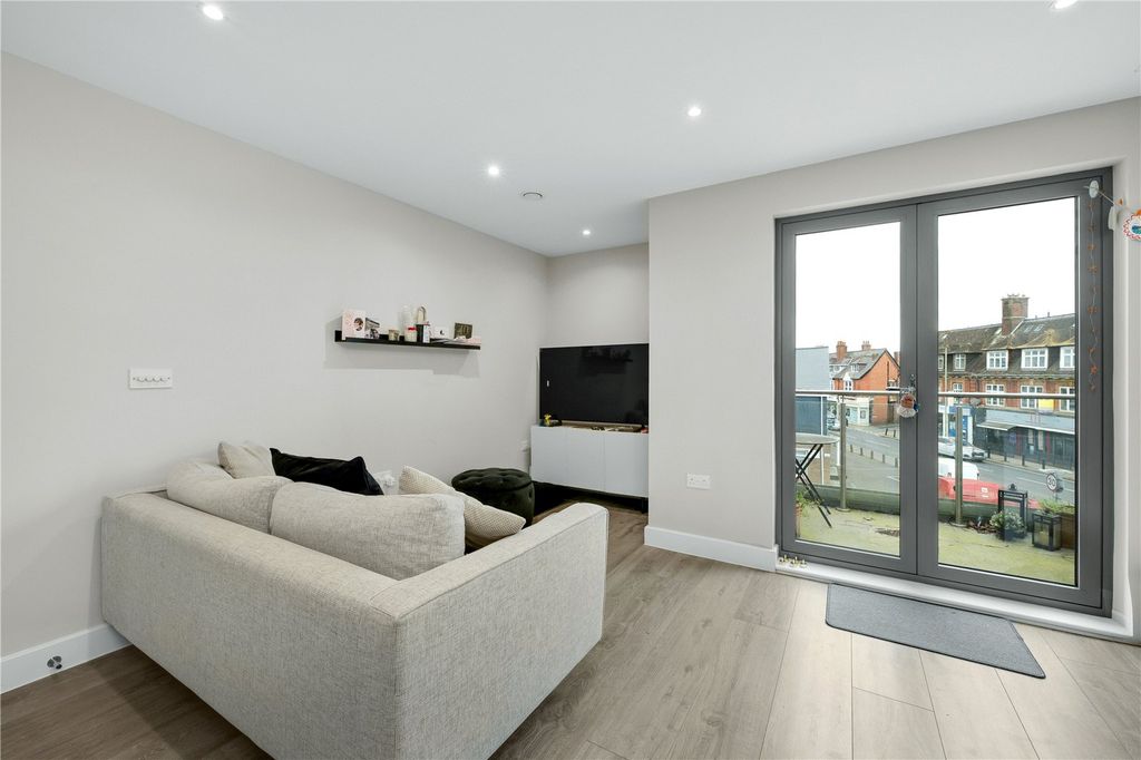 Property photo 3 of 9 Reception