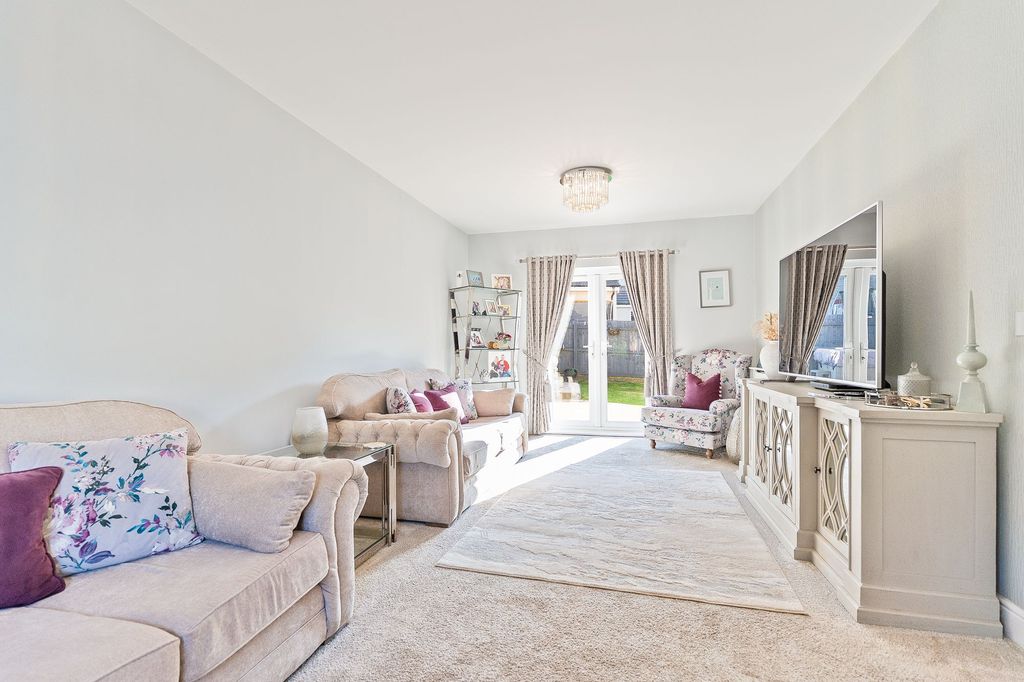 Property photo 2 of 26